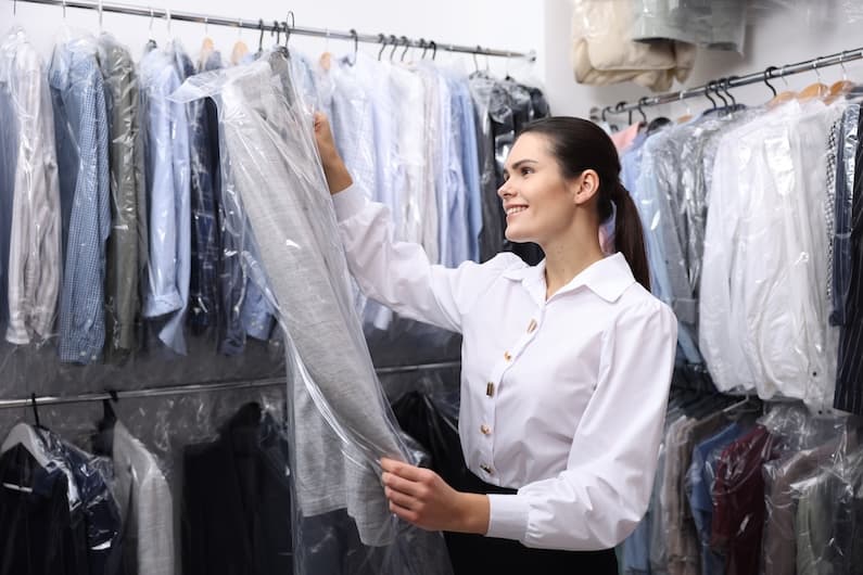 In today’s fast-paced world, maintaining high levels of hygiene, cleanliness, and efficiency is essential for businesses across various sectors. Commercial laundry services have become an indispensable part of many industries, providing professional cleaning, linen management, and large-scale laundry solutions that help businesses operate smoothly. From ensuring hygiene compliance to reducing operational costs, outsourcing laundry needs can significantly enhance a company’s day-to-day workflow.