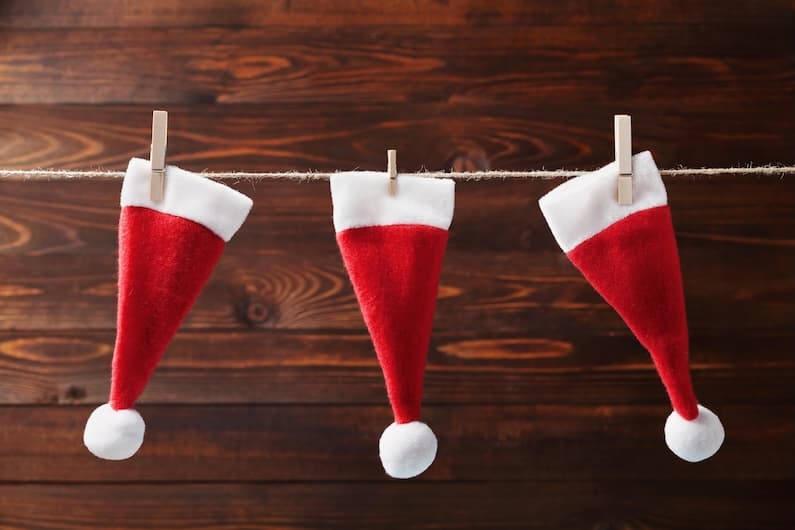 Christmas has a way of arriving faster than expected. Between shopping, decorating, hosting guests, and planning meals, laundry often becomes an afterthought—until suddenly you’re staring at a pile of party outfits, guest bedding, and festive table linens the night before celebrations begin.