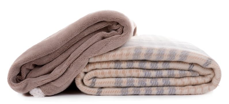 Blankets are the unsung heroes of comfort. Whether it's your favourite fleece throw, a luxurious wool blanket, or a bulky duvet that keeps you warm during winter, these essentials often get overlooked in the regular laundry routine. But did you know that not cleaning your blankets regularly can lead to dust mites, bacteria build-up, skin issues, and even a reduction in the lifespan of your bedding?