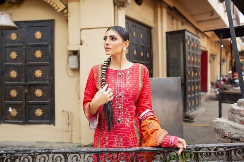 Punjabi suits and Indian ethnic attire are more than just clothes—they're a representation of tradition, elegance, and personal identity. Whether it’s a heavily embroidered Anarkali, a delicate chiffon dupatta, or a vibrant cotton salwar kameez, each piece demands special attention when it comes to cleaning and care. In this guide, we’ll walk you through everything you need to know about Punjabi suit cleaning, so your garments stay fresh, vibrant, and ready for the next celebration.