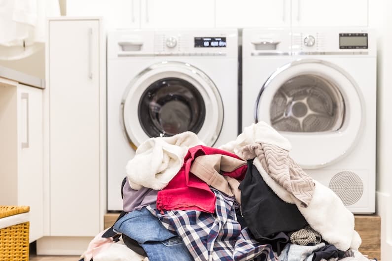 When it comes to modern laundry care, tumble drying is one of the most convenient and time-saving methods to get your clothes perfectly dry, soft, and ready to wear. Whether you live in a busy city apartment or simply want to skip the hassle of air drying, tumble dry services can make life much easier. But what exactly is a tumble dry service, and how does it work? Let’s take a closer look.
