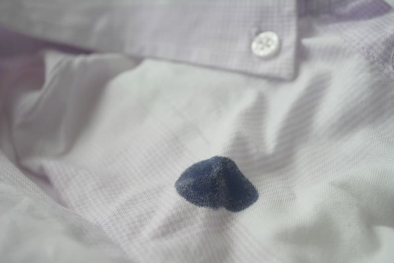 Ink stains are among the most frustrating types of stains to deal with. Whether it’s a leaking pen in your shirt pocket, a child’s art project gone wrong, or an accidental marker mark on your trousers, ink stains can quickly ruin your favourite clothes if not treated properly. But don’t worry — removing ink stains is entirely possible when you know the right techniques and act quickly.  In this guide, we’ll explain how to remove ink stains from clothes step by step, using simple methods and products you probably already have at home.